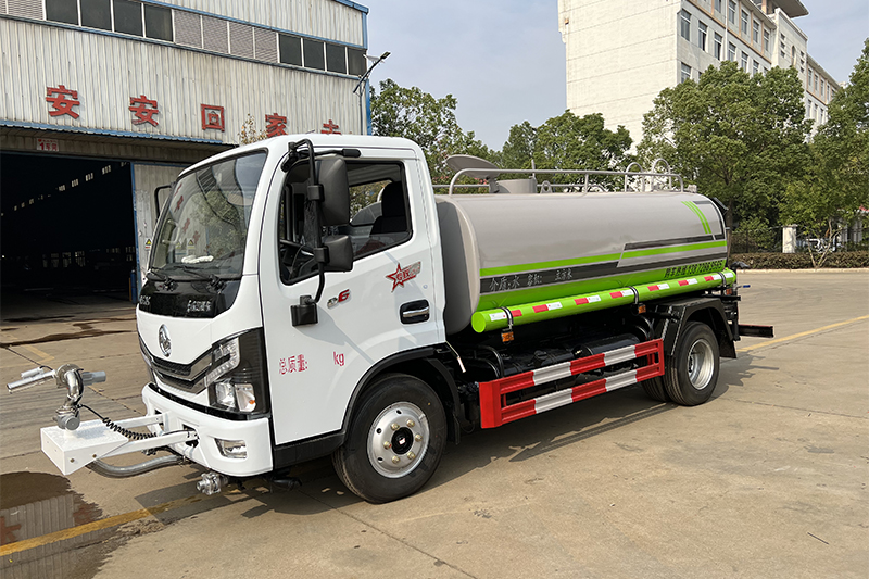 东风小利卡洒水车(5吨)