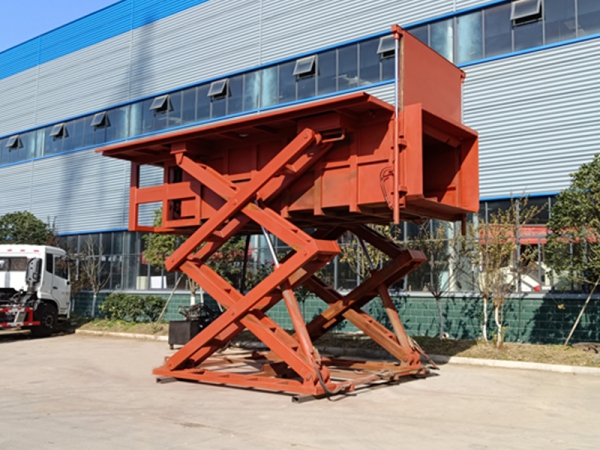 地埋式垃圾压缩站（侧举）