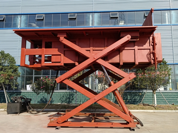 地埋式垃圾压缩站（侧举）